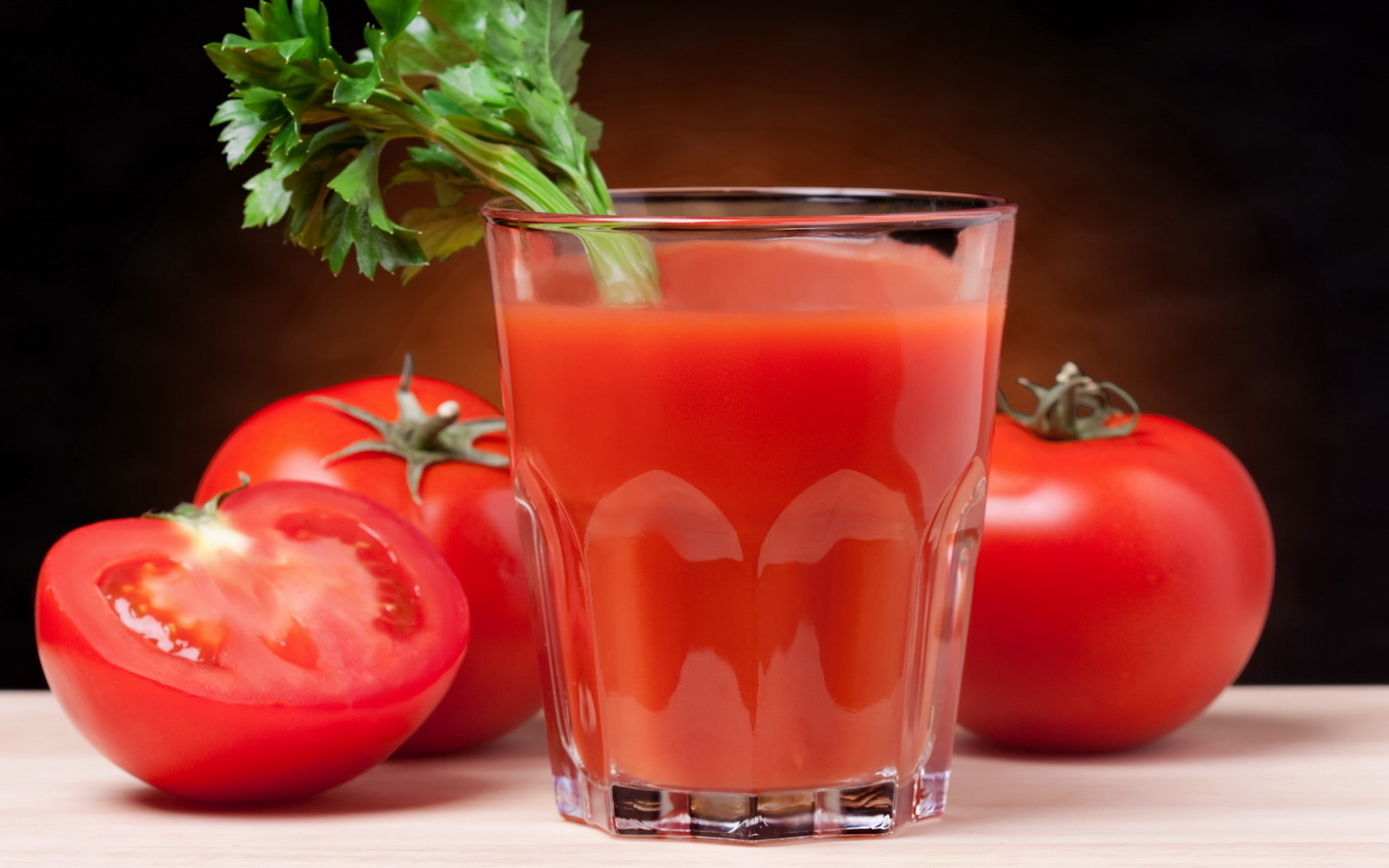 9-Reasons-Why-You-Should-Drink-Tomato-Juice-on-a-Daily-Basis
