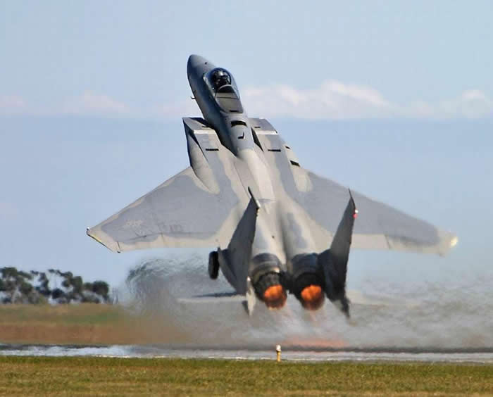 F-15 Quick Takeoff And Insane Vertical Climb