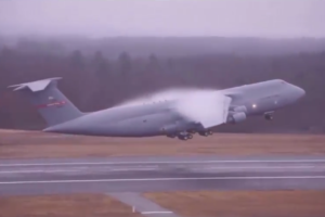 Fully Loaded Galaxy Takeoff Attempt On Super Wet Runway
