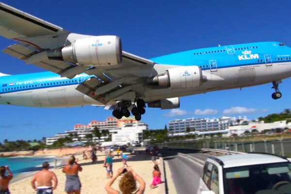 747 KLM Landing St Maarten (Maho Beach)