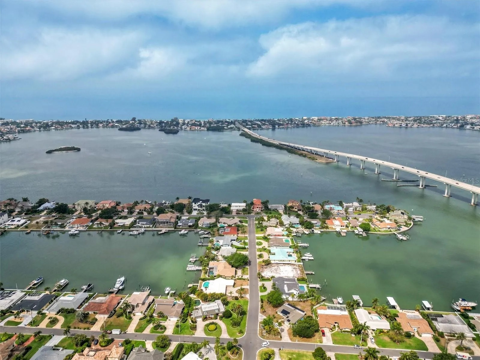 2,250,000 200 Driftwood Ln, Largo, FL 33770 Clearwater Beach Real Estate