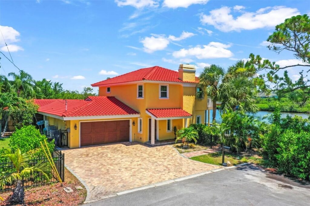 412-orchid-ln_palm-harbor_fl_34683-luxury-home-house-backyard