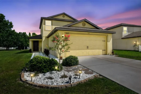 $339,000 : 8567 Indian Laurel Ln, Brooksville, FL 34613