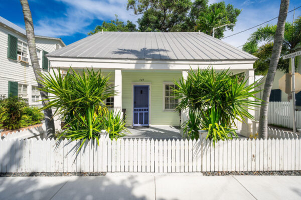 $1,395,000  :  709 Olivia Street Key West, FL 33040