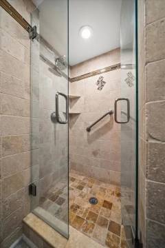 Clearwater-Beach_FL-2bed-2bath-big-pool-gulf-gym-lower-unit-33