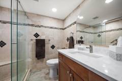 Clearwater-Beach_FL-2bed-2bath-big-pool-gulf-gym-lower-unit-28